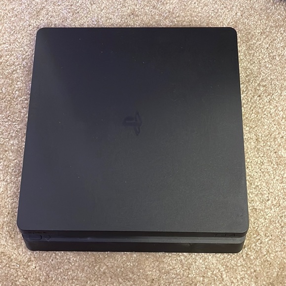 Ps4 and controller - Picture 2 of 6